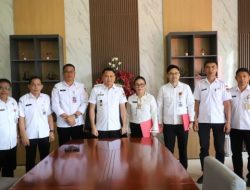 Bupati Ronald Kandoli Serahkan 2 Surat Perintah Tugas