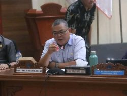 Bahas LKPJ, Loius Scrhamm Sorot Anggaran Biro Hukum Minim