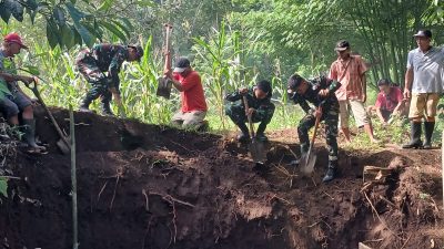 Babinsa Kodim 1302/Minahasa Terus Kawal Pembangunan Jembatan Garuda di Minahasa Tenggara, Progres Capai 90 Persen