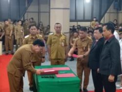 Bupati Joune Ganda Diwakili Sekda Novly Wowiling Lantik Puluhan Pejabat Eselon II dan III