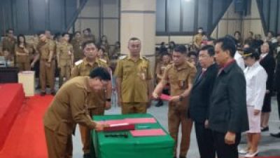 Bupati Joune Ganda Diwakili Sekda Novly Wowiling Lantik Puluhan Pejabat Eselon II dan III