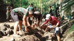 Satgas TMMD ke-128 Kodim 1302/Minahasa Kebut Pengecoran Talut Jalan di Watuliney