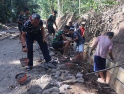 Satgas TMMD Terus Membangun Talud Jalan di Watuliney