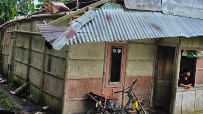 Angin Puting Beliung Menghantam sekitar 15 Rumah Warga