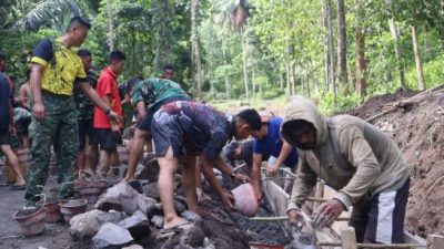 Satgas TMMD ke-128 Kodim 1302/Minahasa Bangun Jalan Diperkeras di Desa Watuliney