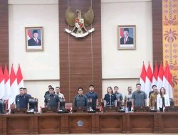 Rapat Paripurna !!! Gubernur Yulius Selvanus Jelaskan Historis Penyusunan Ranperda Perizinan Berusaha, Fraksi DPRD Setuju