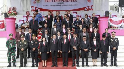 Teguhkan Kembali Komitmen Kebangsaan, Bupati Ronlad Kandoli Irup Harla Pancasila 2026