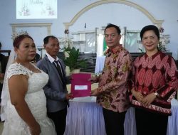 11 Pasang Sah Jadi Suami Istri, Wali Kota Caroll Senduk Serahkan Langsung Dokumen Dukcapil