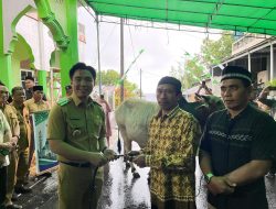 Bupati Michael Thungari Serahkan Sapi Kurban Bantuan Presiden Prabowo untuk Warga Sangihe