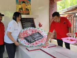 Memperingati Bulan Bung Karno, DPC PDI Perjuangan Mitra Ziarah Makam Tavif Watuseke