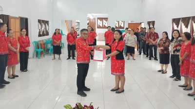 Bupati Ronald Kandoli Tunjuk Frieda Alouw,SE.MM Jabat Plt Lurah Wawali