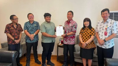 Bupati Franky Wongkar Temui Calon Penerima Beasiswa Kedokteran UNIMA