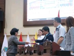 Eugenie Mantiri Bacakan Pandangan Fraksi PDIP Atas Usulan Prakarsa Ranperda PP dan PA