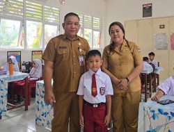 Dukung Program GAMAS, M.Irwan Abdjulu,SE Mengantar Anak Tercinta Devandra Elraka Abdjulu Masuk Sekolah