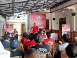Anggota DPRD Sulut Piere Makisanti Turun Kedapil Minahasa – Tomohon Bertemu Warga Kelurahan Roong