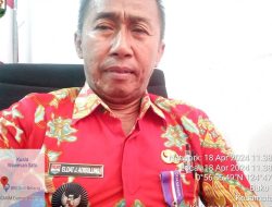 Pemdes Molompar Utara Bergotong Royong Bersihkan Fasilitas Pendukung Sambut HUT RI 81
