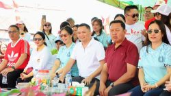 Bupati Ronald Kandoli Bersama Wakil Bupati Fredy Tuda Antusias Menyaksikan Pawai Pembangunan