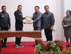 Bupati Ronald Kandoli Hadiri Rapat Paripurna DPRD, Tiga Agenda Strategis Bahas Masa Depan Minahasa Tenggara