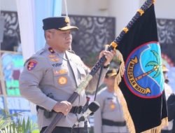 Kepemimpinan Polda Sulut Berganti, Brigjen Pol Yudo Hermanto Terima Pataka Maesa’an Waya dari Irjen Pol Roycke Harry Langie