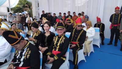 Joune Ganda Tampil dengan Pakaian Adat di Upacara HUT ke-62 Sulut