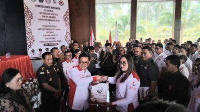 Bupati Joune Ganda Hadiri Pelantikan DPC Srikandi Jaga Desa dan Aslinmas Minut