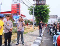 Wakapolda Sulut Pantau Pengamanan Antrean BBM di Sejumlah SPBU di Kota Manado