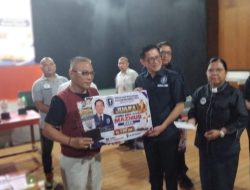 Joune Ganda Serahkan Hadiah untuk Pemenang Lomba Baca Kitab Mazmur